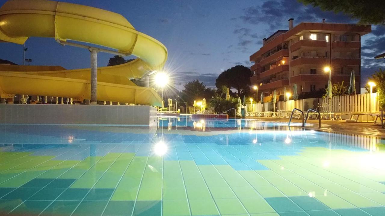 SoleMare Hotel e Residence Misano Adriatico Exterior foto